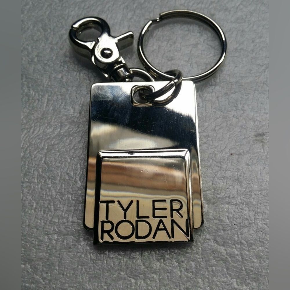 Tyler Rodan Designer Silver Tone Hanging Logo Purse Charm Hook Key Chain Ring EP